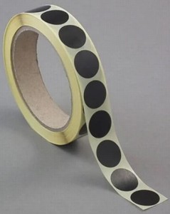 Bollini adesivi colore nero diametro 20&nbsp;mm in rotolo da 1000 bollini Foto prodotto